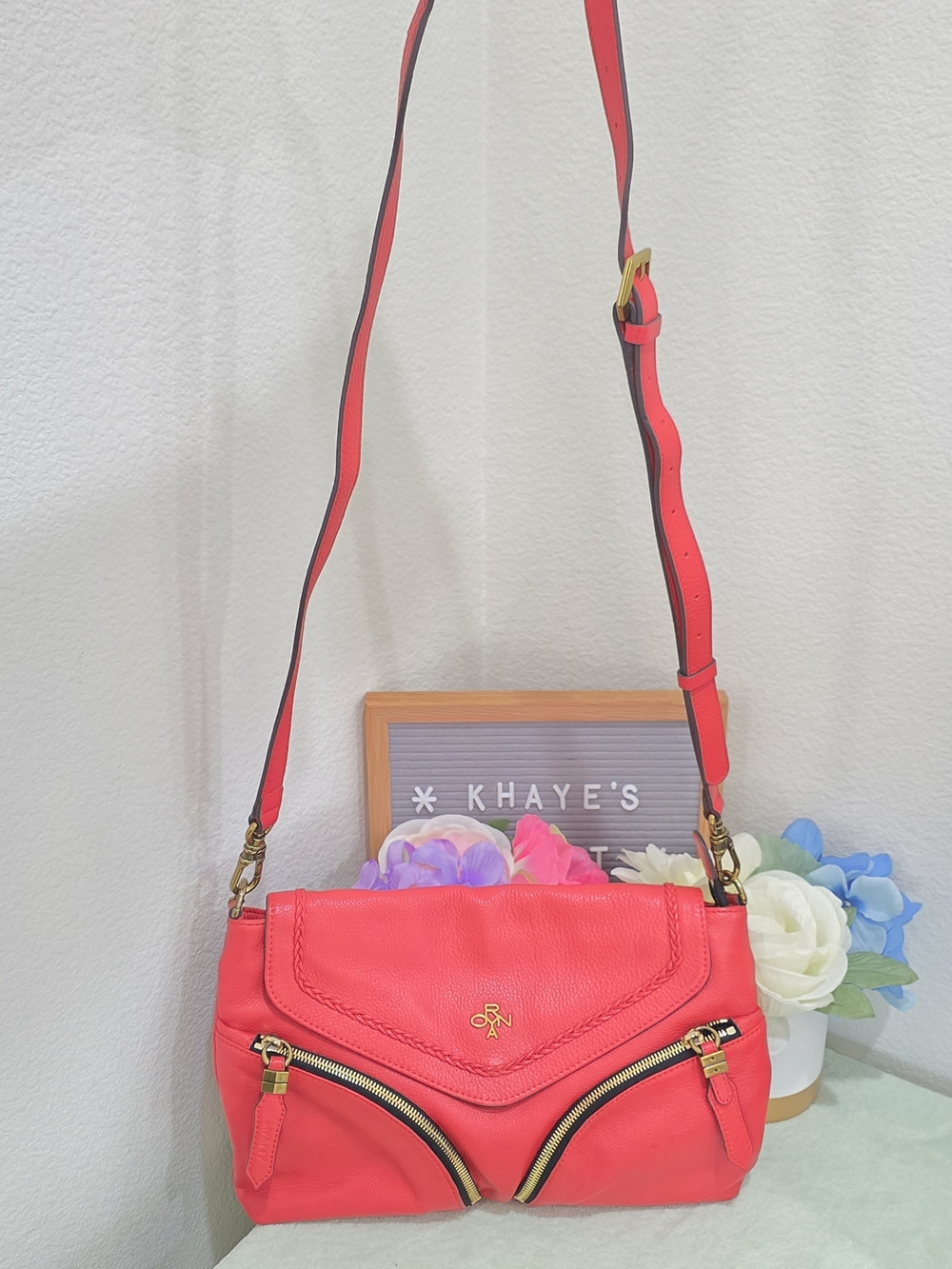 Orange Leather Shoulder Bag with Antique Gold Chain Strap And Crossbody - Picture 6 of 14